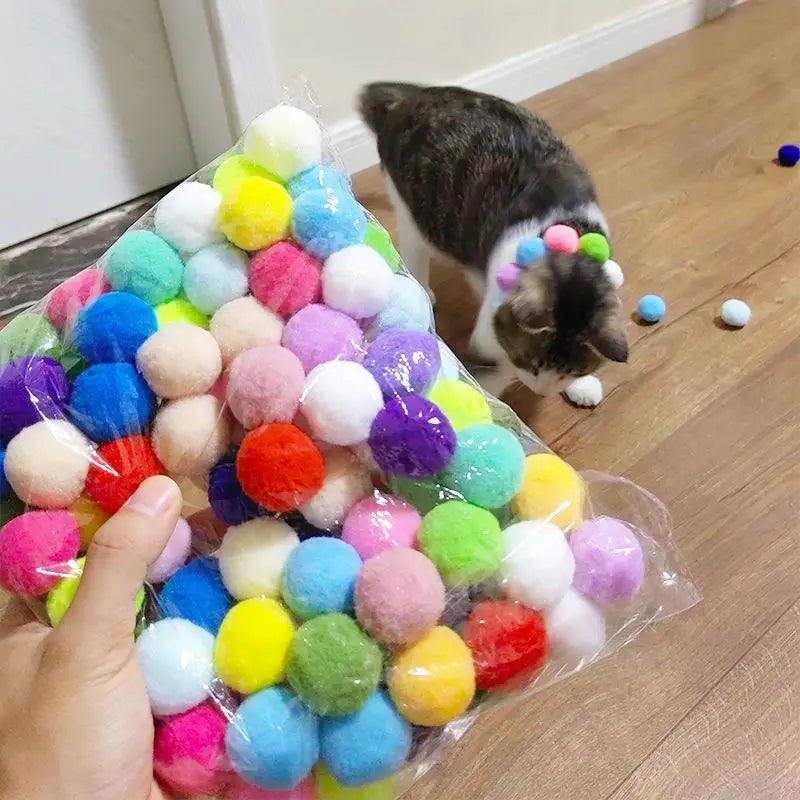 OUWO Pet Toy Gun 100PCS Bola de Pelúcia com 1PCS Pistola de Tiro Brinquedos para Gatos Suprimentos Interativos para Gatinhos Gatos de Interior Brincadeira Automática